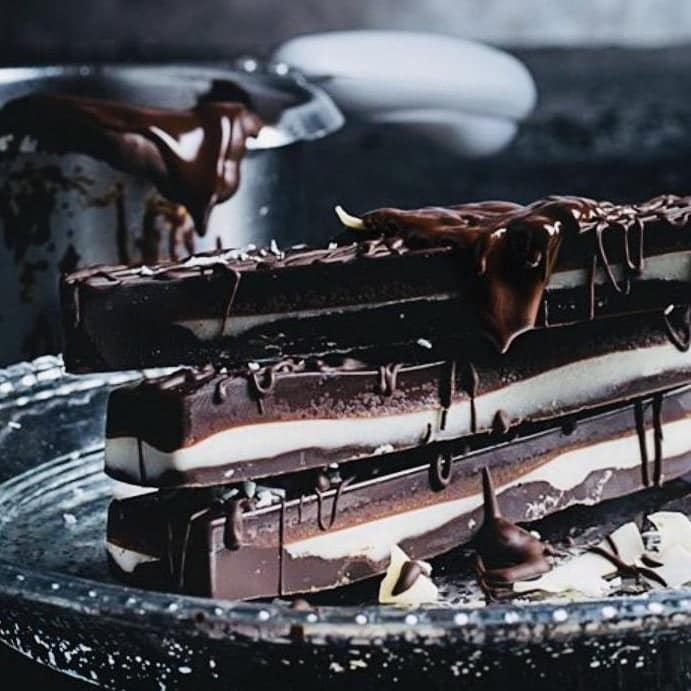 VEGAN DARK CHOCOLATE & COCONUT BAR