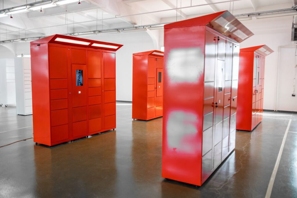 outdoor locker parcel courier