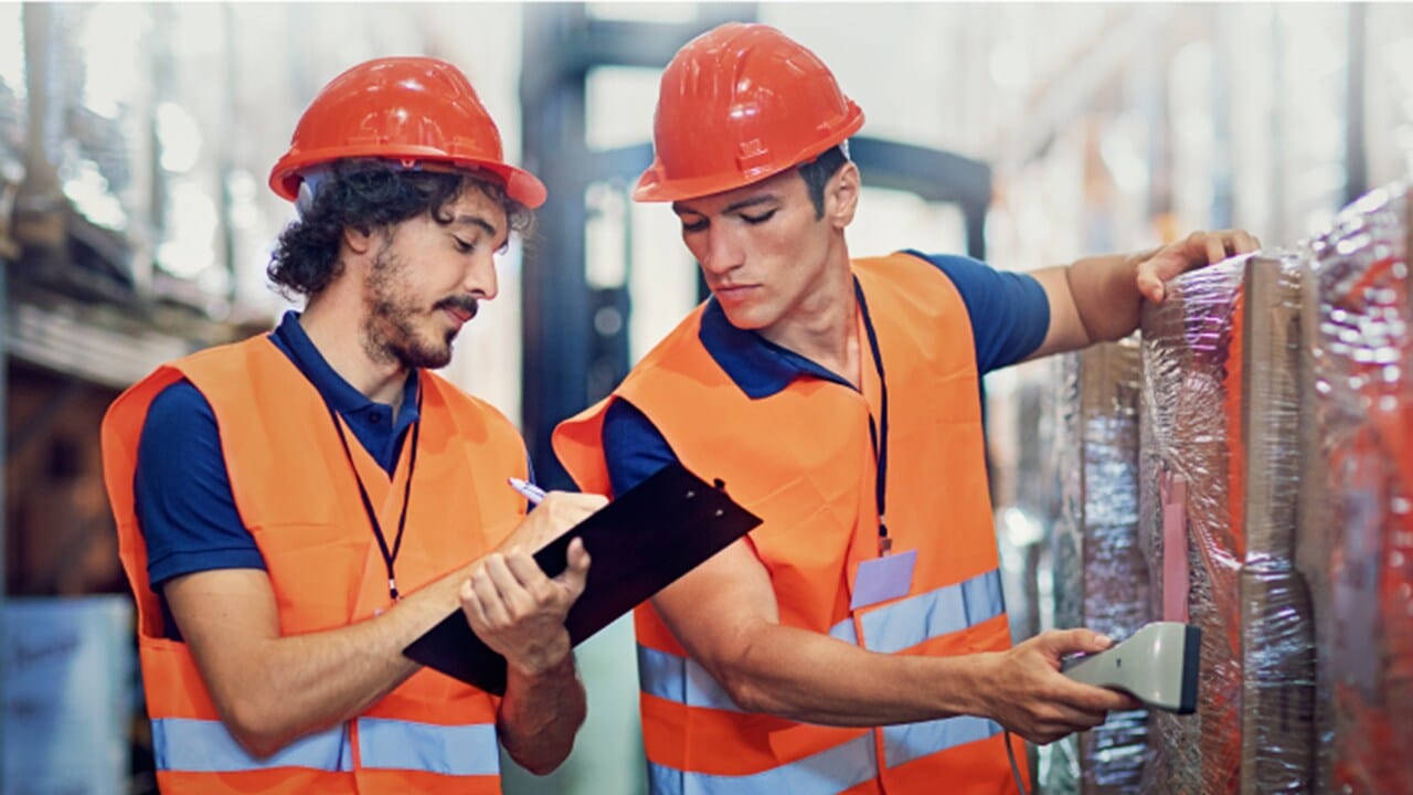 Benefit from a more agile supply chain by integrating your ocean shipment with air freight solutions.