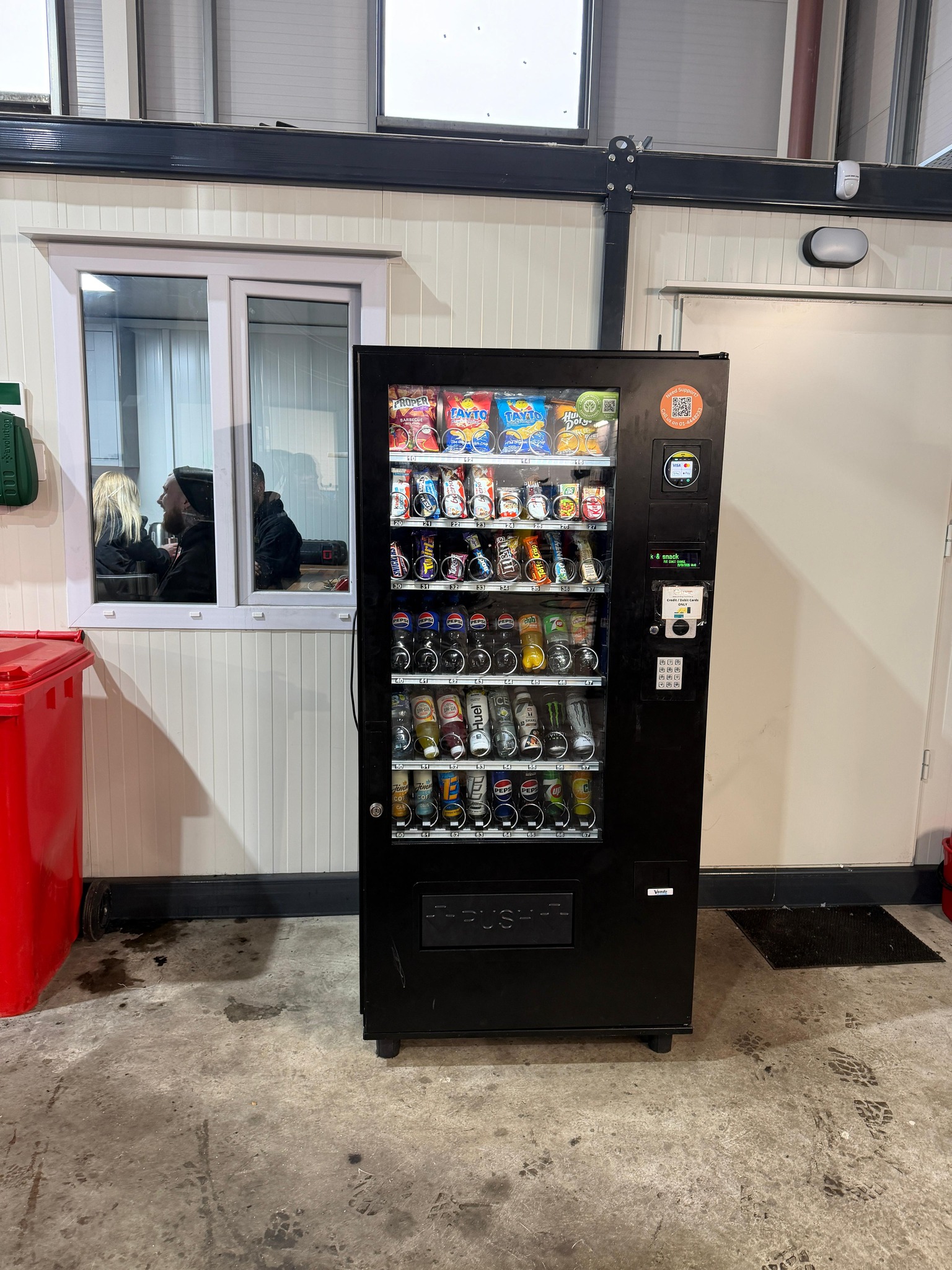 How Can I Offer Seasonal Promotions Through Vending Machines?