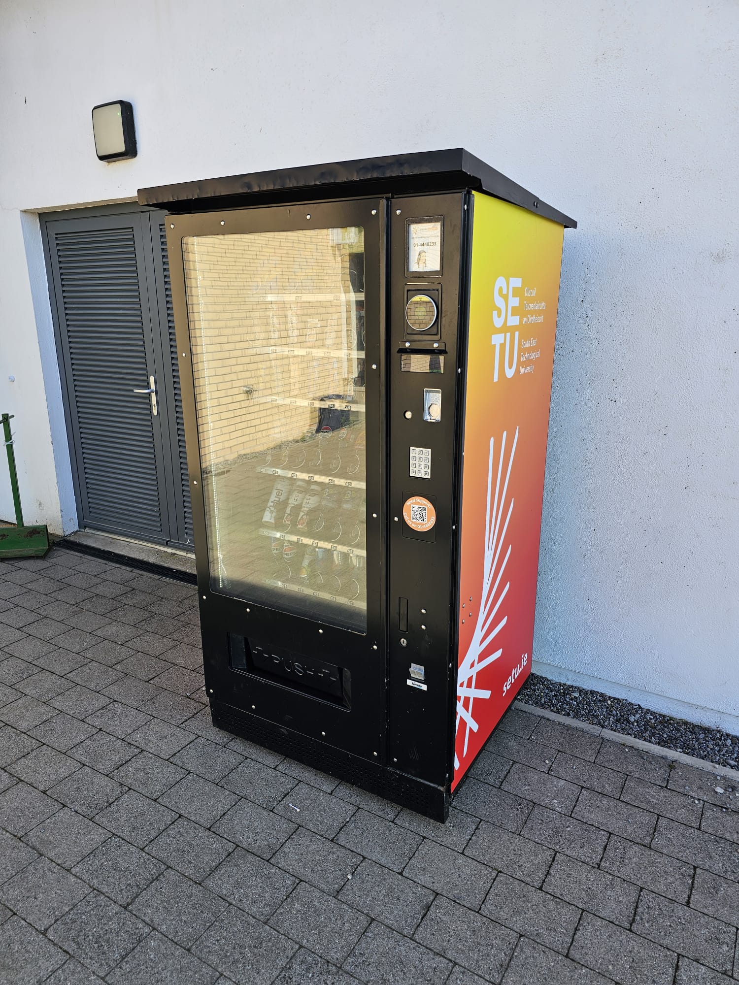 What Differentiates Traditional and Modern Vending Machines?